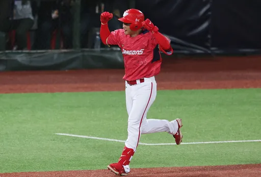 劉基鴻再見轟!台灣大賽史上第1人 味全龍延長第14局氣走樂天桃猿