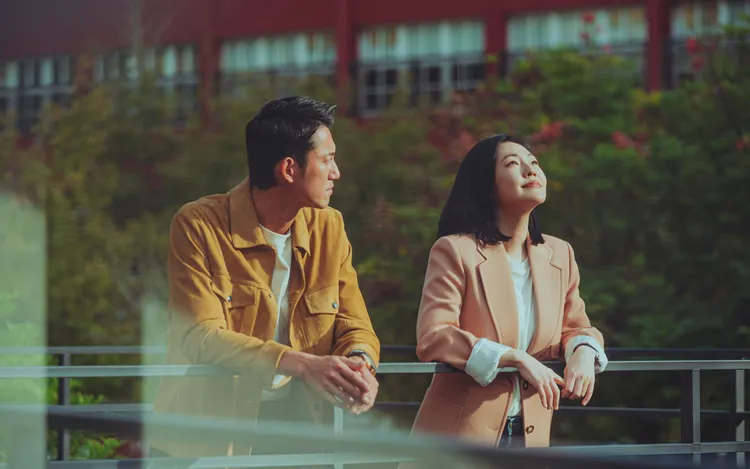 小S在《此時此刻》與吳慷仁飆戲。劇照