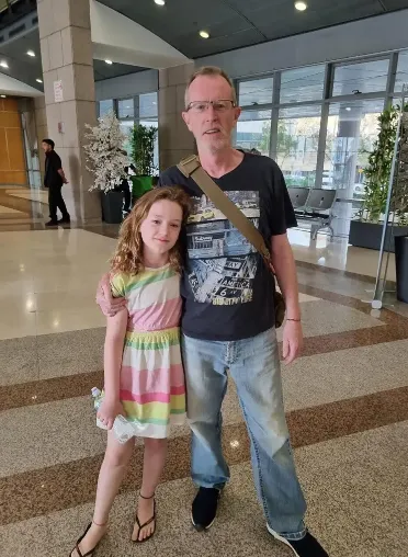 艾蜜莉與爸爸感情極好。Thomas Hand提供
