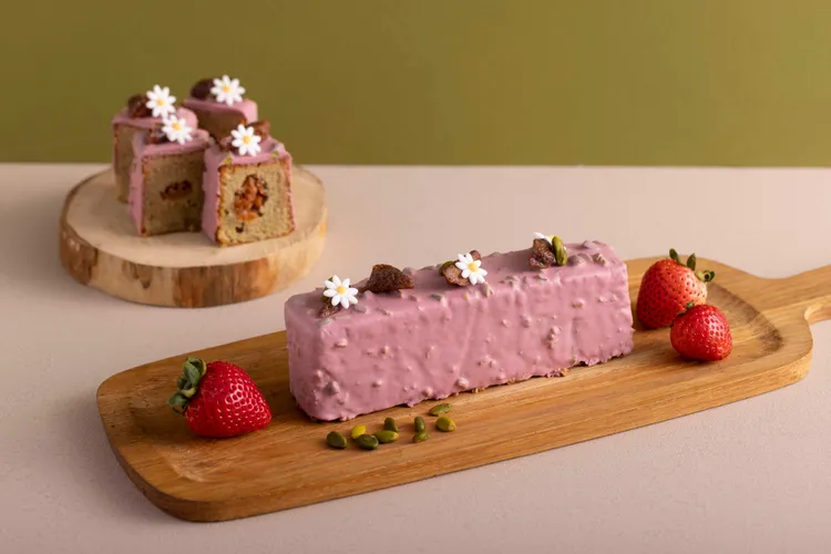 島語「開心果草莓蛋糕」。業者提供