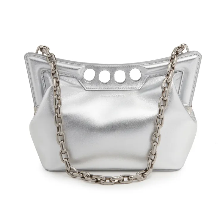 The Peak小型鍊帶金屬小牛皮款，10萬2800元。品牌提供