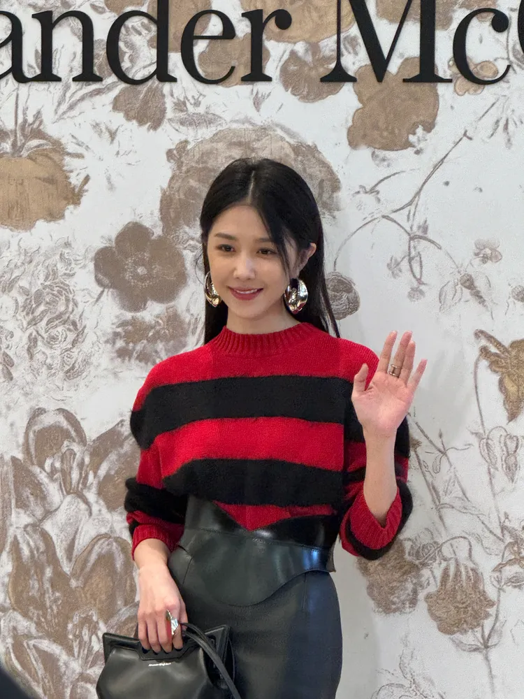 邵雨薇相當喜歡身上皮裙的腰封設計。張家玲攝