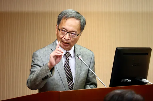 中研院士批指挥中心沦股价炒手　薛瑞元怒呛：讲话小心点