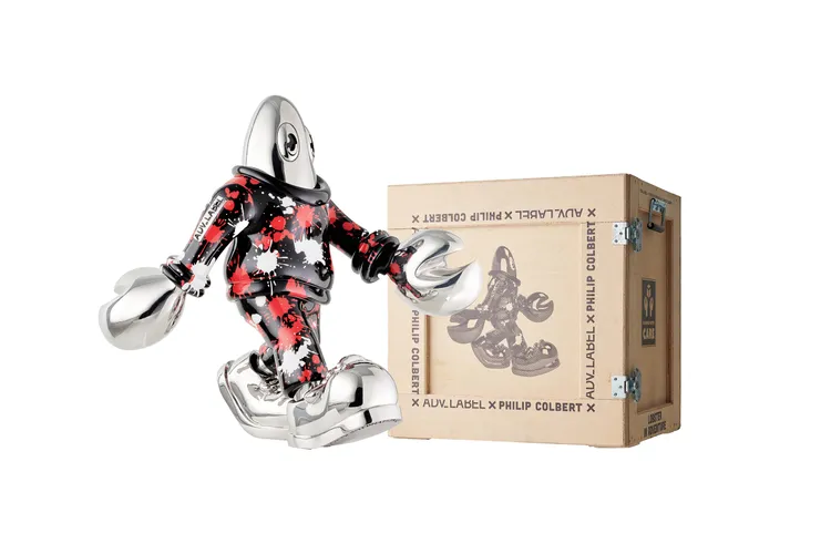 龍蝦先生收藏品（50CM），70萬元。品牌提供