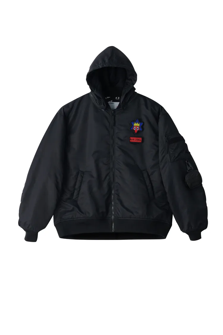 飛行外套限量版配色（黑紅色），1萬4500元。品牌提供