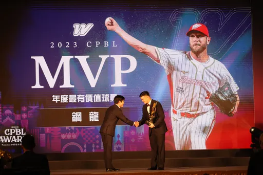 味全龍鋼龍獲中職年度MVP!今年最大贏家