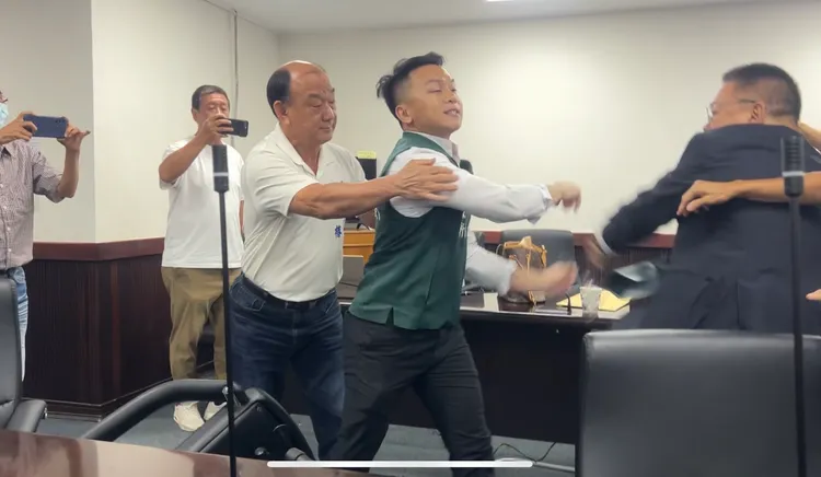 國民黨團6日召開記者會，爆發藍綠肢體衝突。國民黨提供