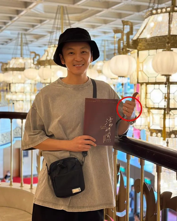 張書偉無名指上出現戒指。翻攝自張書偉IG
