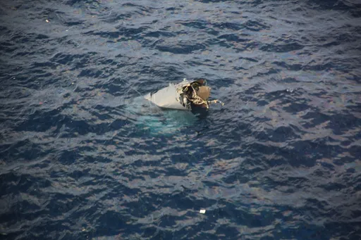 駐日美軍魚鷹機引擎噴火墜海!已發現1人死亡