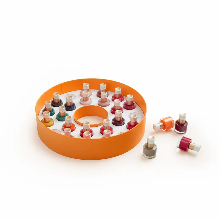 愛馬仕彩色花環指甲油禮盒，當中共有24款指彩，4萬7300元。品牌提供