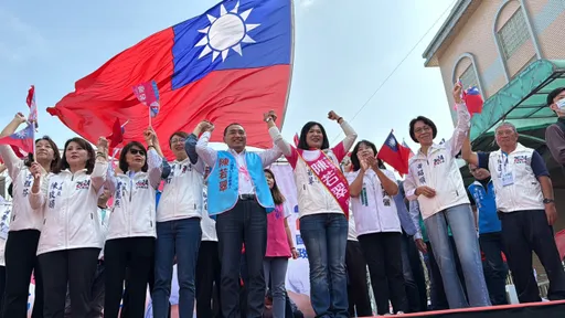 藍白合破局?侯友宜笑笑不作答 現身高雄輔選高喊凍蒜