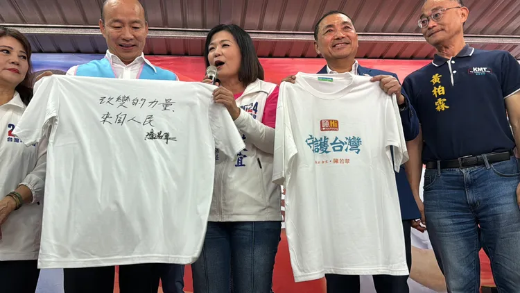 侯友宜、韓國瑜合體替立委候選人陳若翠造勢。讀者提供