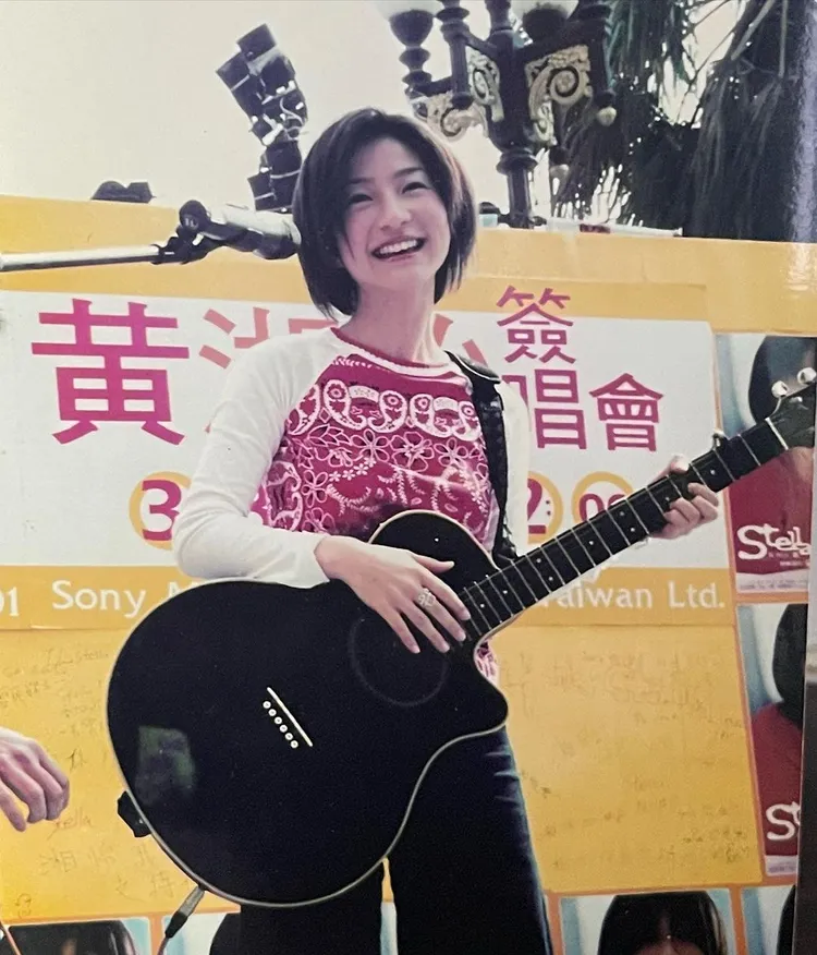 黃湘怡19歲時推出首張專輯。翻攝黃湘怡IG