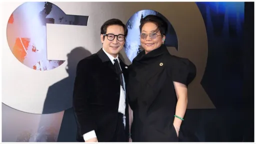 關繼威攜愛妻登寶島喊「愛台灣」 奧斯卡鍍金男星紅毯超親民