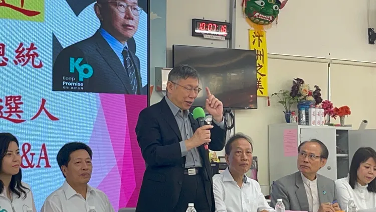 柯文哲認為設置關懷據點比長照2.0更有效。張沛森攝