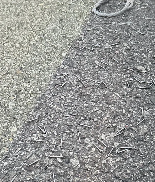 「撒釘怪客」沿路撒上百根 蔡其昌、蔡壁如都說話了