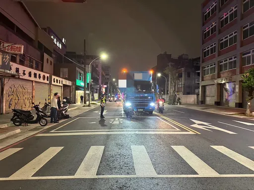 三重大貨車撞行人　87歲翁命危送醫搶救中