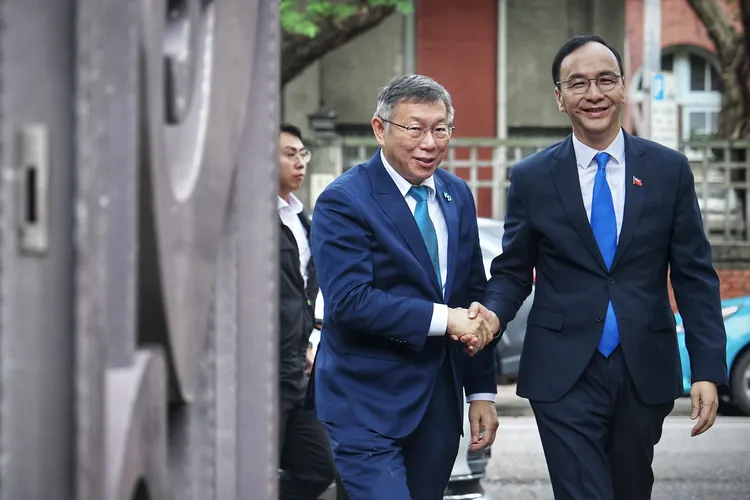 10/30柯朱兩人舉行政黨協商，一度讓藍白合出現希望。資料照片，林林攝