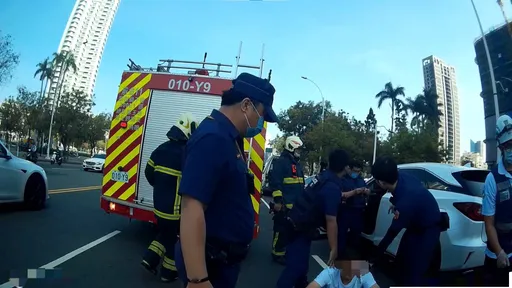 男子醉駕竟車停路中央 警察到場竟在車上查獲這東西