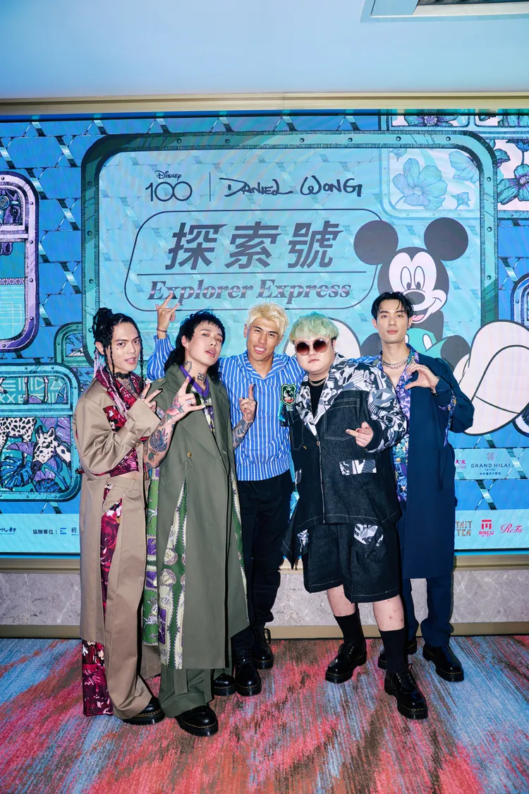 Daniel Wong（中）與 TRASH合影。品牌提供