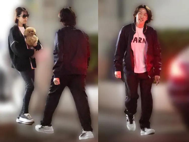 深田恭子抱著愛犬，與男友杉本宏之穿情侶休閒裝。翻攝《女性自身》
