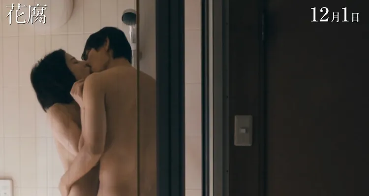 綾野剛（右）片中與佐藤穗奈美大尺度連結，放飛腰圍橫向發展。中影提供