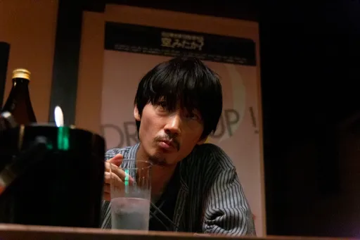 東京連線|綾野剛露翹臀沒在怕「放縱腰圍」 超愛台殭屍片喊話:想來金馬