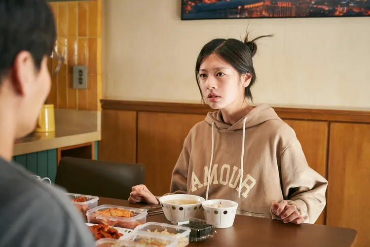 庭沼珉片中放下一切崩壞，一度讓導演擔心她的形象。車庫娛樂提供