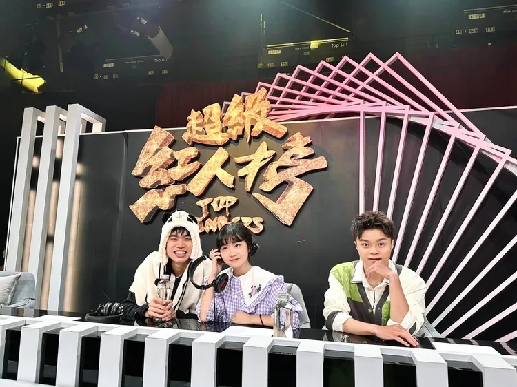 解繹諭貼出和柯辰勳的互動。翻攝自解繹諭臉書