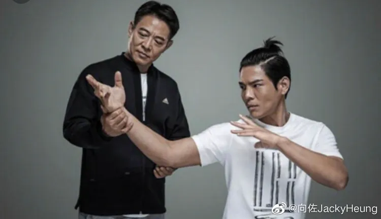 向佐（右）拜李連杰為師。翻攝向佐微博