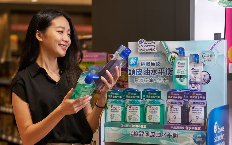 ▲這款神級洗髮精，就是海倫仙度絲最新推出「 油水平衡洗髮露」