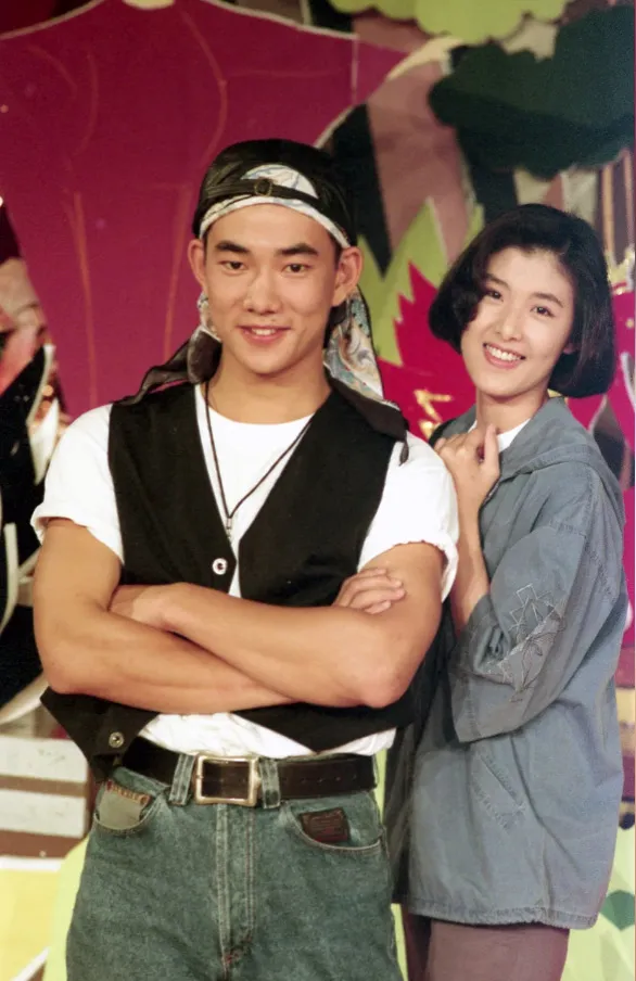 蘇慧倫（右）與任賢齊1992年合照，與現在相差不大，凍齡外表有如吃了防腐劑。