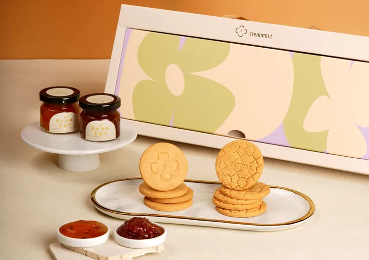 禮盒設計採一體成型的手提外盒，繽紛花漾的設計，呈現簡約內斂的流暢風格。業者提供