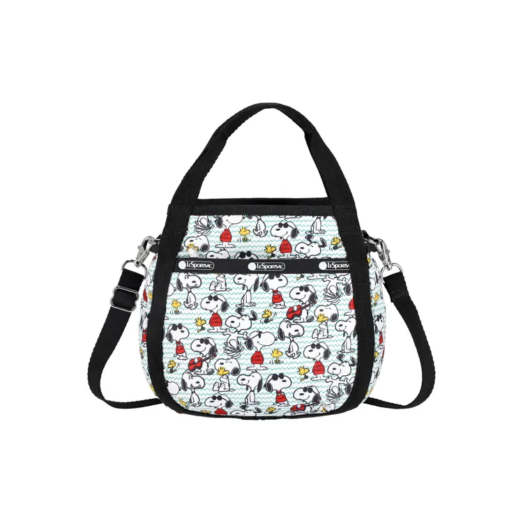 史努比與糊塗塔克斜背手提兩用包，4800元。品牌提供