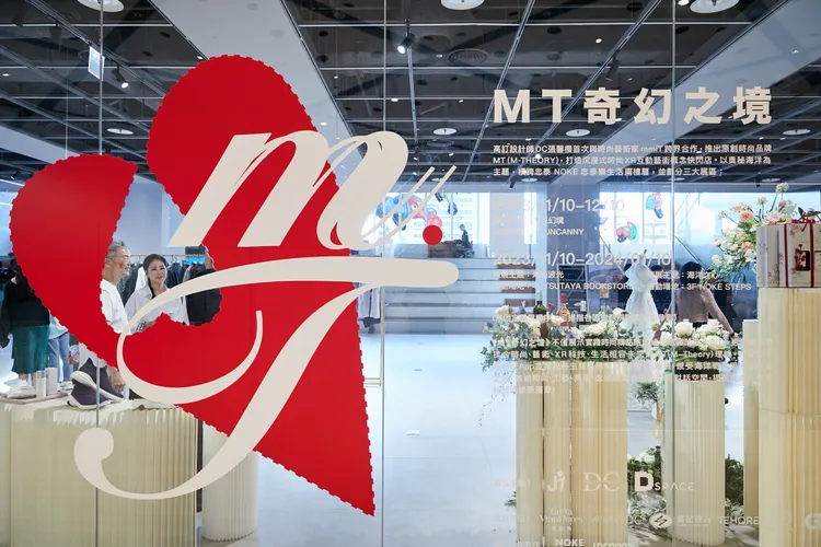 MT（M-THEORY）以紅色心型搭配紅點作為品牌標誌。品牌提供