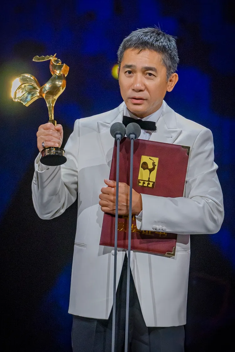 梁朝偉以電影《無名》拿下金雞影帝，成為首位三金大滿貫的影帝。品牌提供