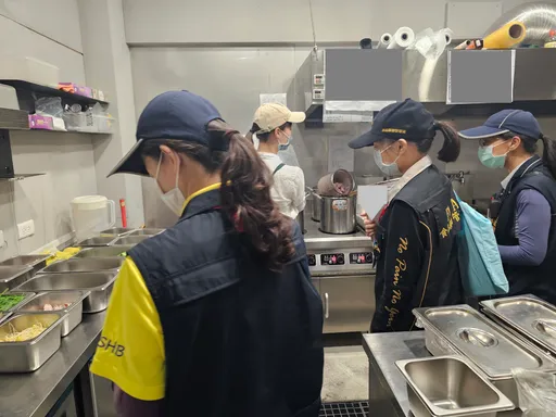 輕食店濫用「健康」2字 醬料逾期1年挨罰10萬元