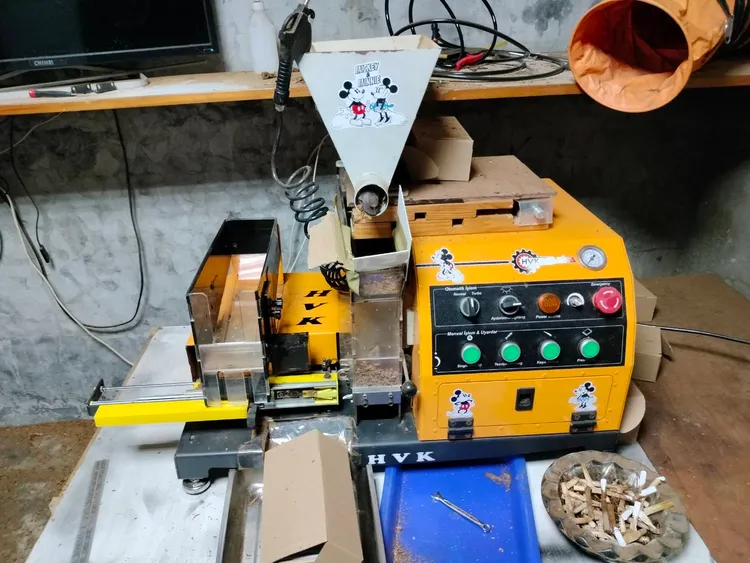 捲菸機。民眾提供