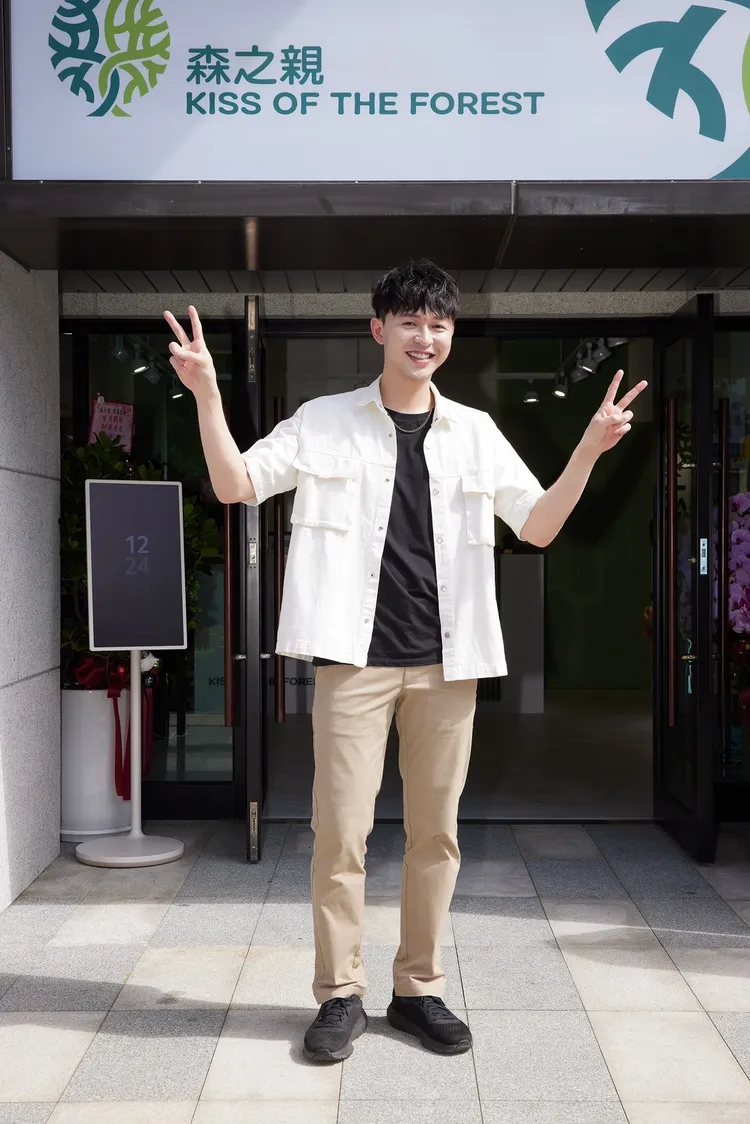 李子森斜槓賣保養品。森之親提供