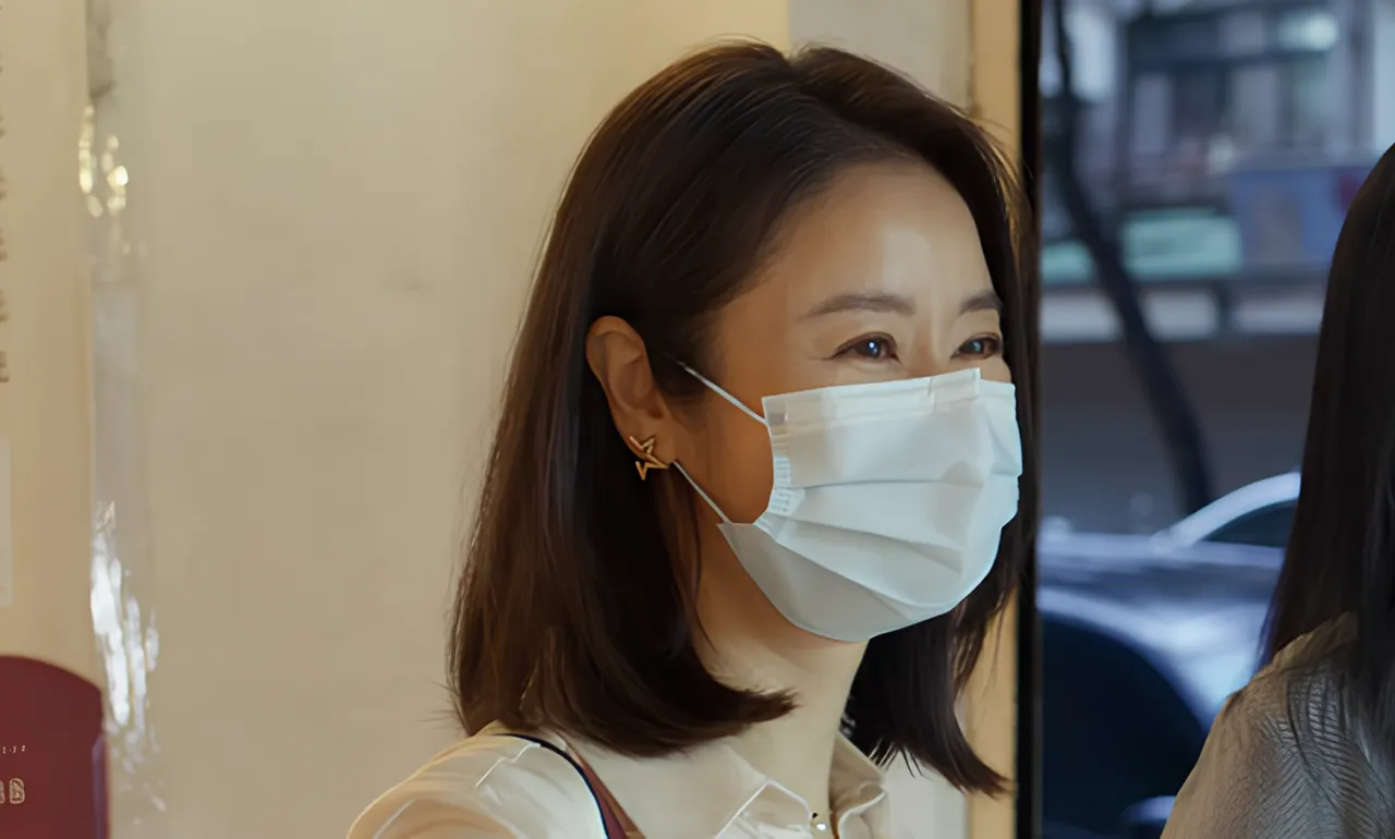 林心如戴上abstract star耳環。翻攝Netflix