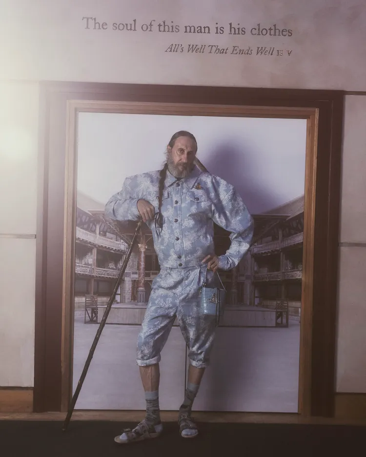 本次選址莎士比亞環球劇場呼應大文豪筆下自由奔放的人物。品牌提供