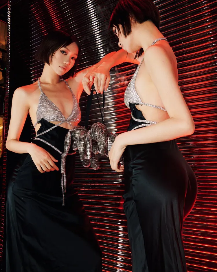 小模水兒長相神似舒淇。翻攝《水兒 Waterfall》粉絲頁