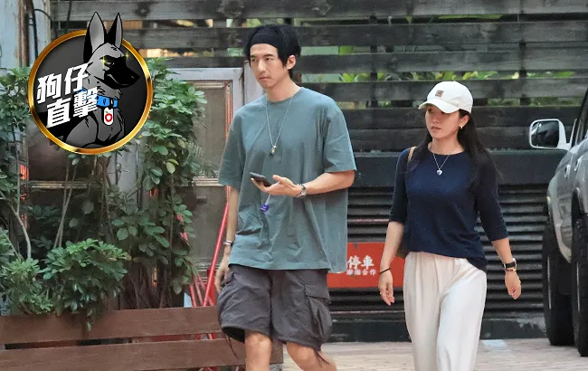 傅孟柏（左）與背後推手、情牽10年的女友安安到金馬執委會搬禮箱。特勤中心攝