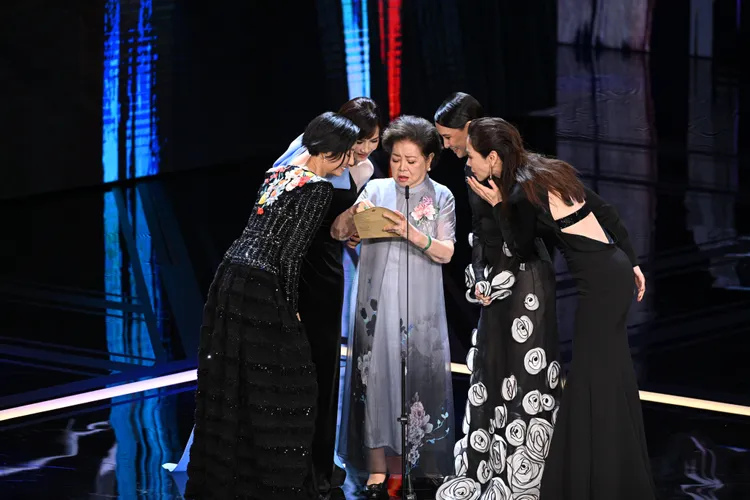 桂綸鎂（左起）、陳湘琪、陳淑芳、李心潔、謝盈萱「5后時光」。金馬執委會提供