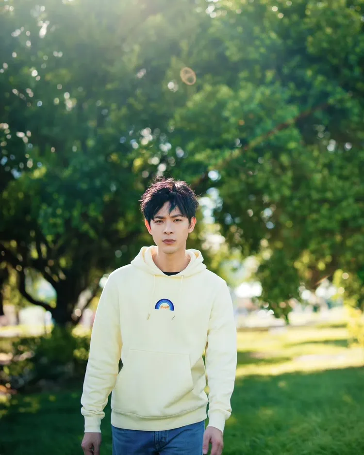 連晨翔以百搭造型呈現出男友感。翻攝連晨翔IG