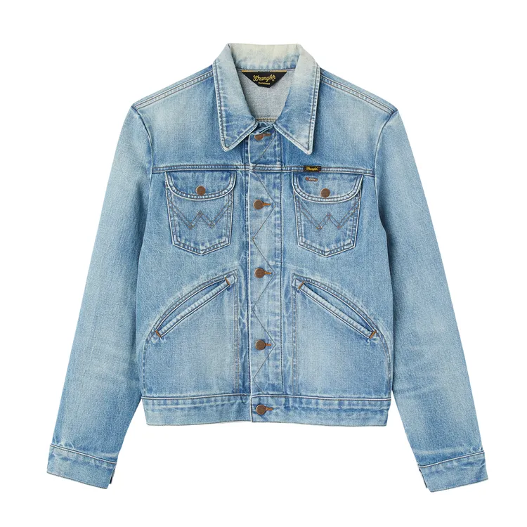 牛仔長袖外套，1萬1290元。品牌提供