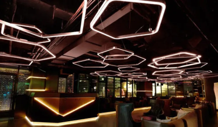 不同特色餐酒吧共同推出12月期間限定夜飲優惠與耶誕跨年活動。圖片來源 / ONE RULE  ATT4FUN提供