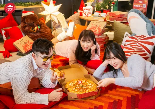 揪團開床上趴！拍照打卡傳社群　抽1年份免費比薩