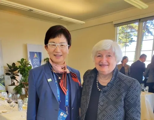 財政部PO莊翠雲與葉倫合照 盼台美避免雙重課稅速生效