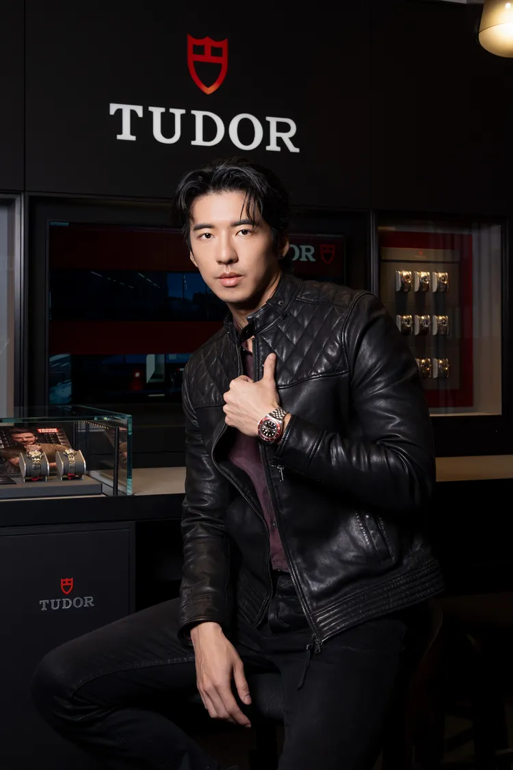 傅孟柏戴上帝舵Black Bay腕錶。品牌提供